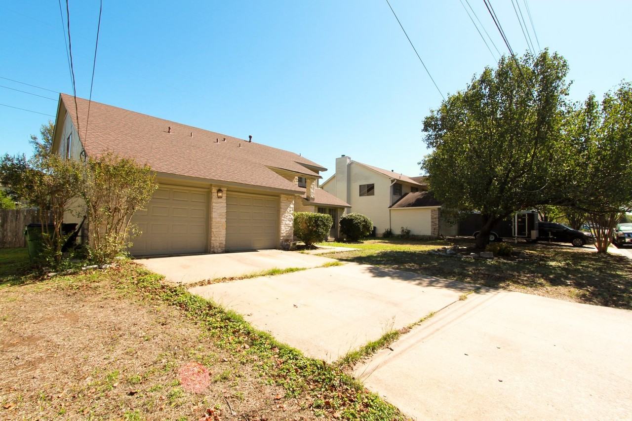 1809 Fawn Ridge Trl - Photo 3 of 37