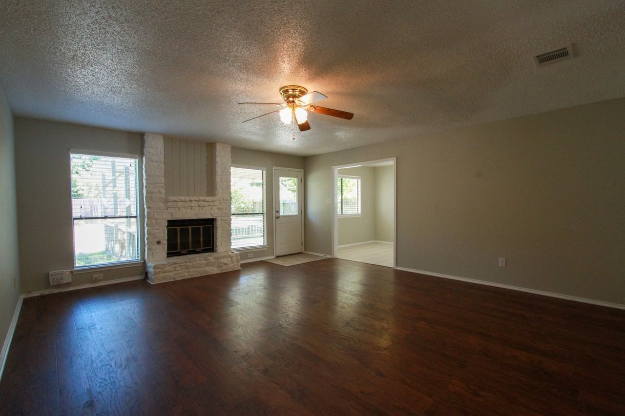 1809 Fawn Ridge Trl - Photo 5 of 37