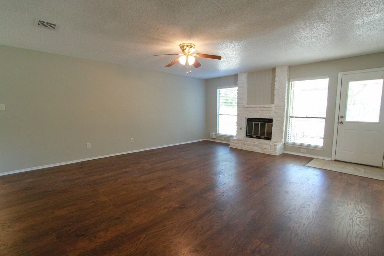 1809 Fawn Ridge Trl - Photo 6 of 37