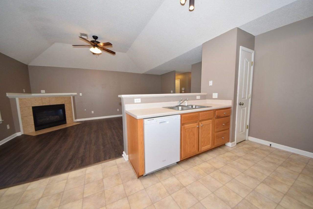 6898 Skylar Mill Ave - Photo 5 of 27