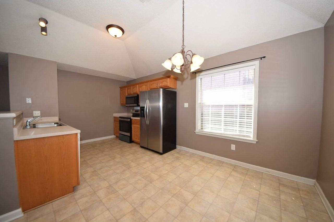 6898 Skylar Mill Ave - Photo 6 of 27