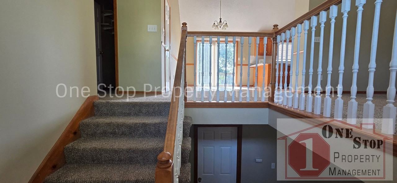 16002 Harold Dr - Photo 4 of 31