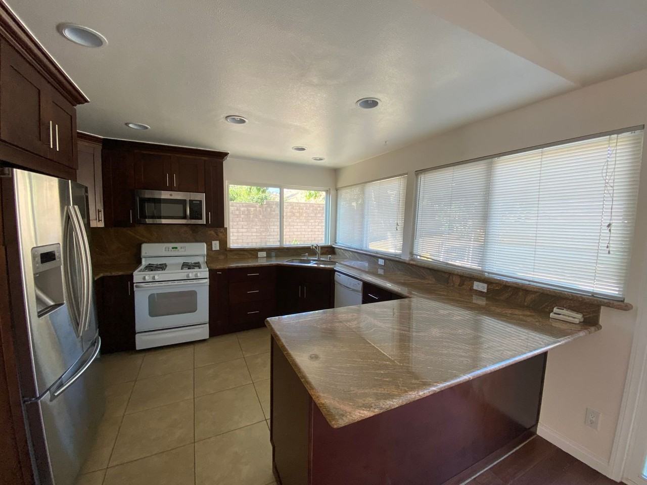 805 Crosby Ave - Photo 3 of 16