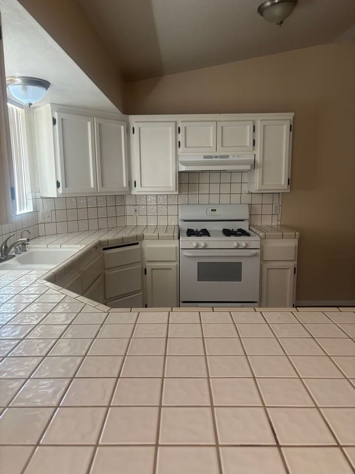 21141 Wisteria St - Photo 3 of 15