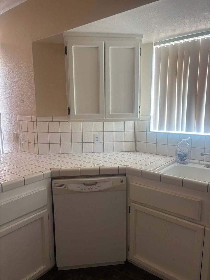 21141 Wisteria St - Photo 4 of 15