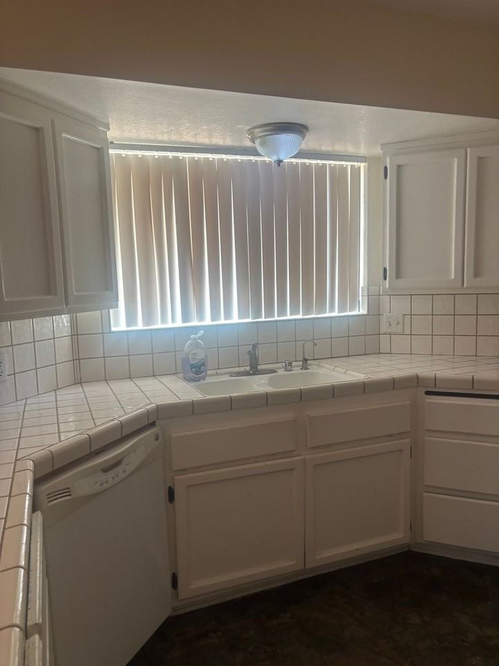 21141 Wisteria St - Photo 5 of 15