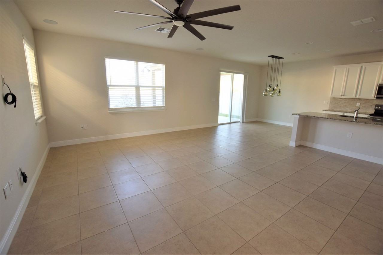 4358 Silver Creek St - Photo 6 of 24