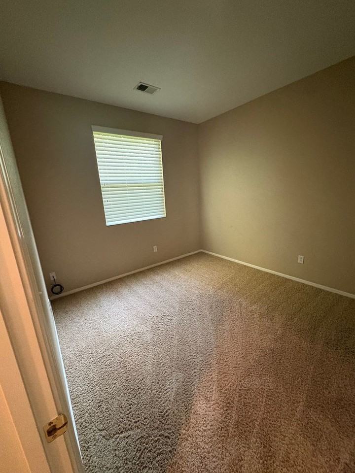 1415 Redding Rd - Photo 4 of 23