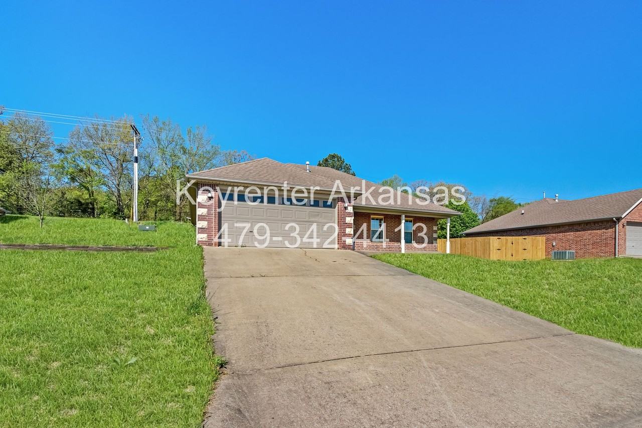1041 Sara Beth St - Photo 2 of 27