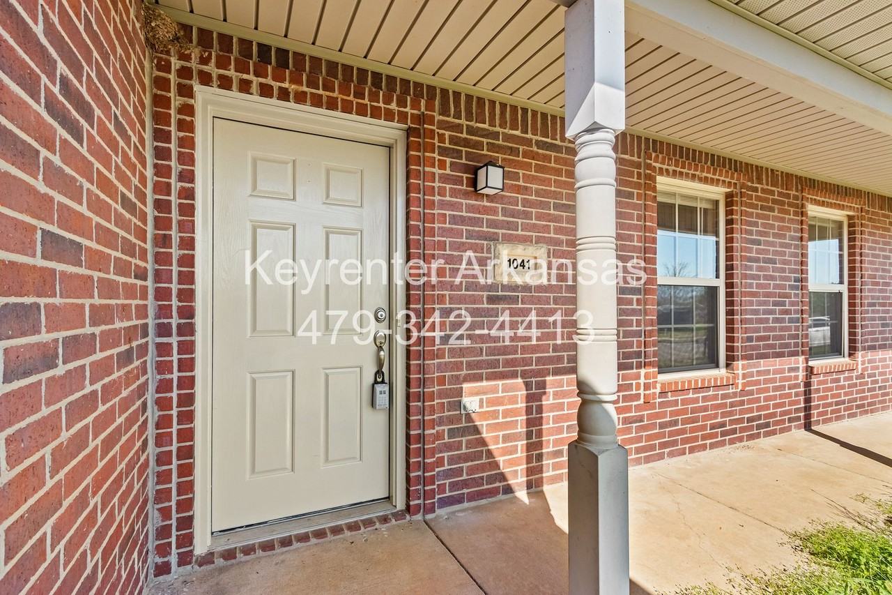 1041 Sara Beth St - Photo 3 of 27