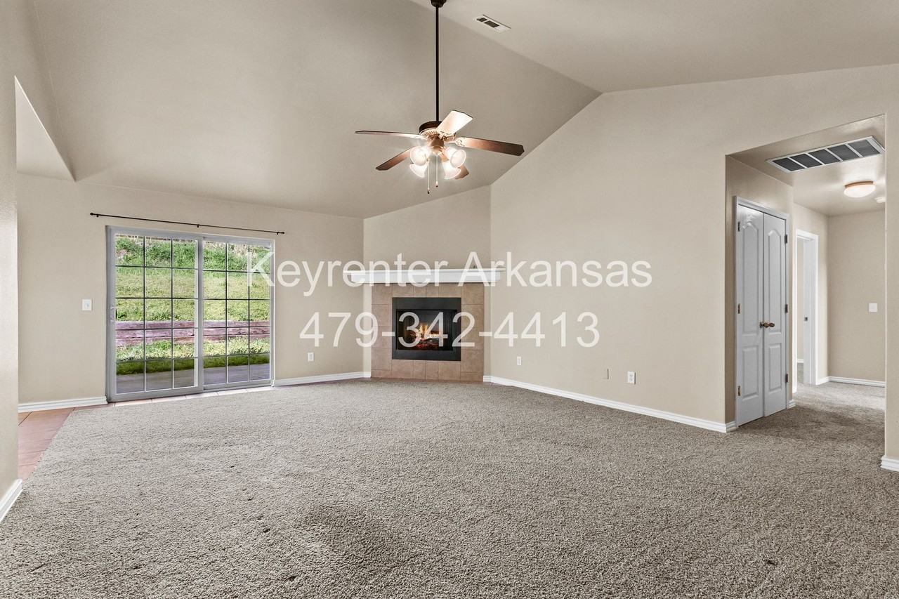 1041 Sara Beth St - Photo 4 of 27