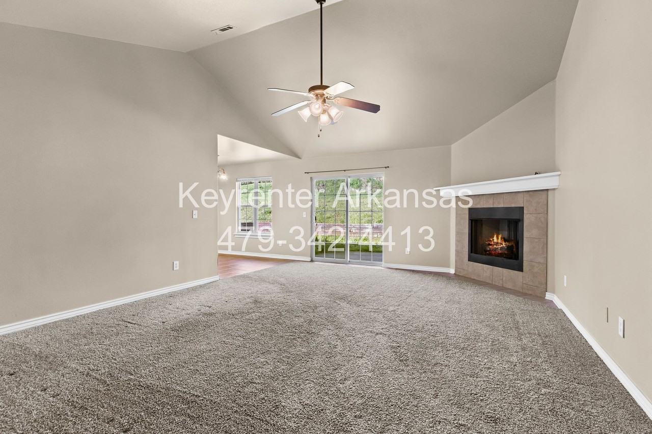 1041 Sara Beth St - Photo 5 of 27