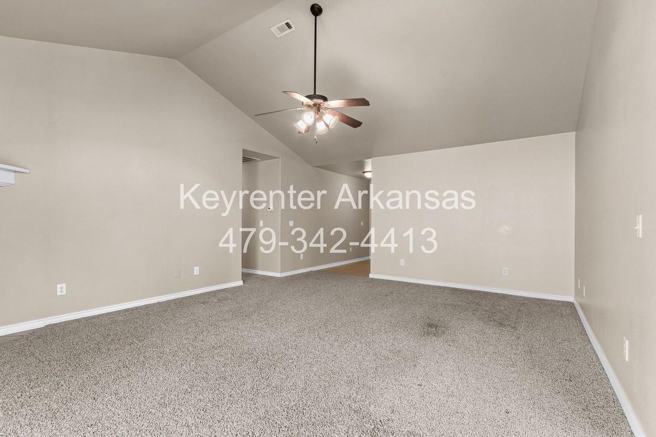 1041 Sara Beth St - Photo 6 of 27