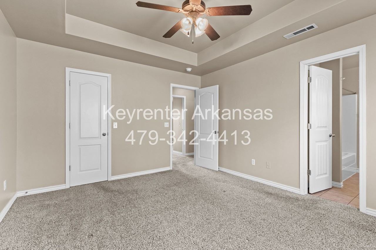 1041 Sara Beth St - Photo 7 of 27