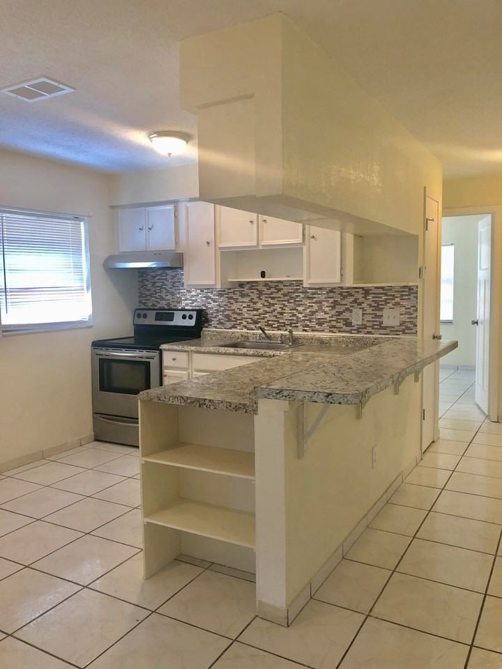 204 La Paz Dr - Photo 6 of 33