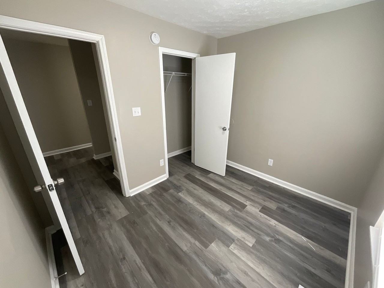 1109 W 29th St - Photo 3 of 15