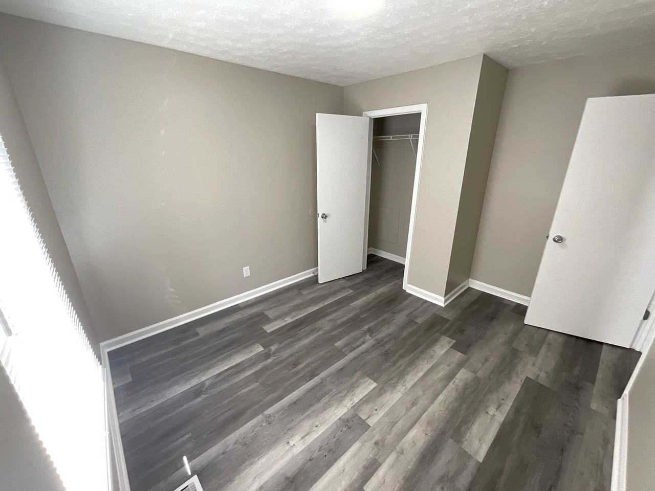 1109 W 29th St - Photo 4 of 15