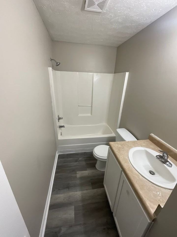 1109 W 29th St - Photo 5 of 15