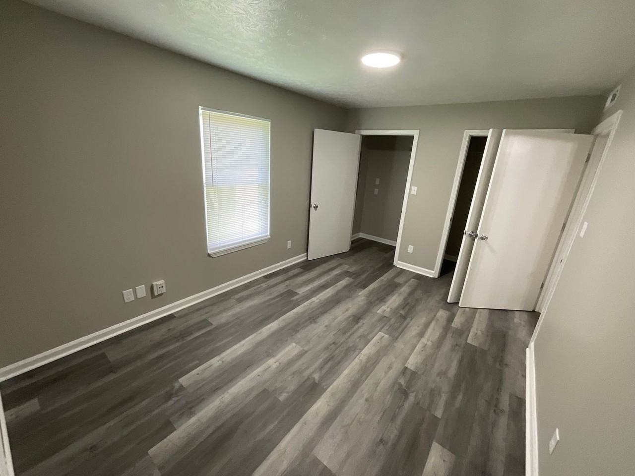 1109 W 29th St - Photo 7 of 15