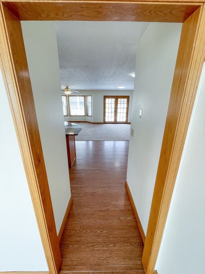 5441 Basin View Dr - Photo 5 of 26