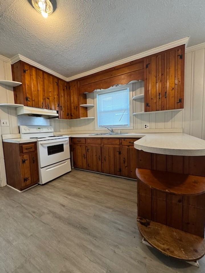 701 S Madison Ave - Photo 2 of 11