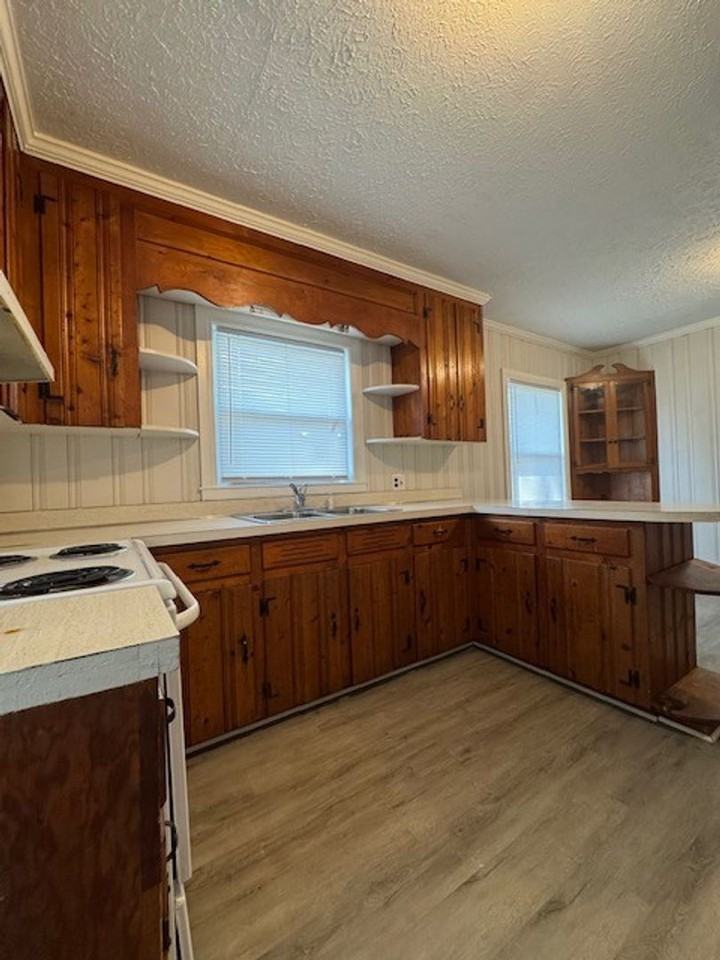 701 S Madison Ave - Photo 3 of 11