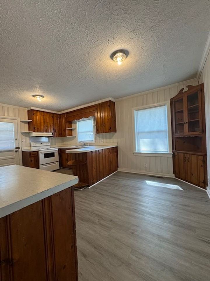 701 S Madison Ave - Photo 4 of 11