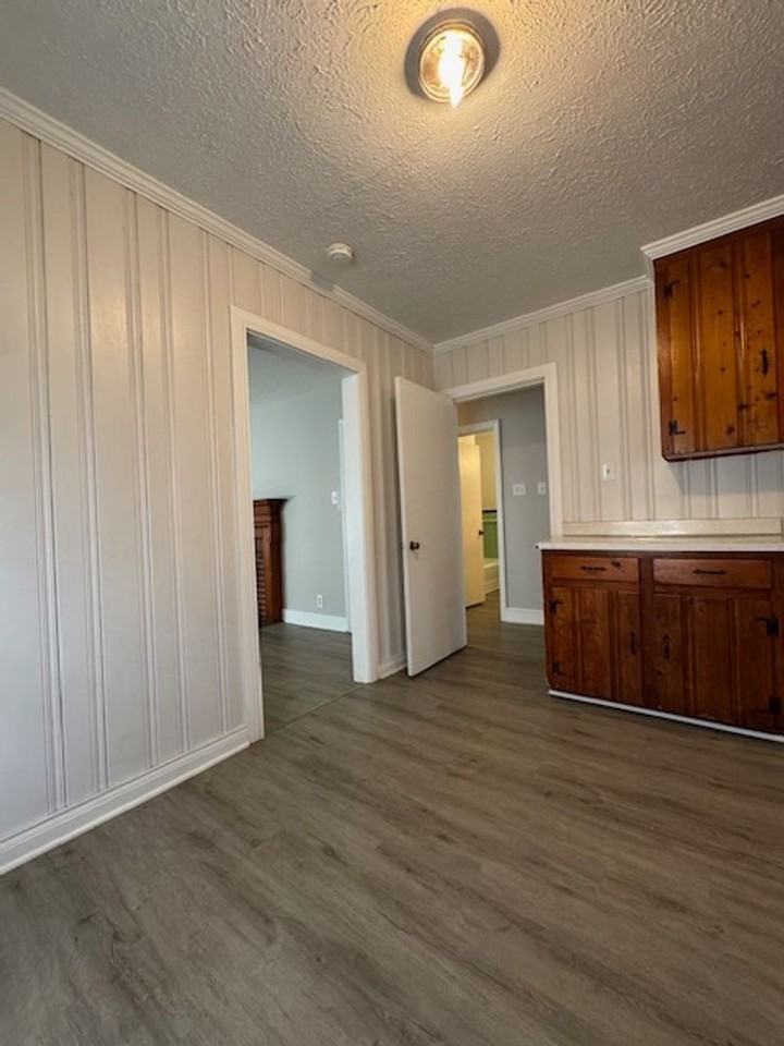 701 S Madison Ave - Photo 5 of 11