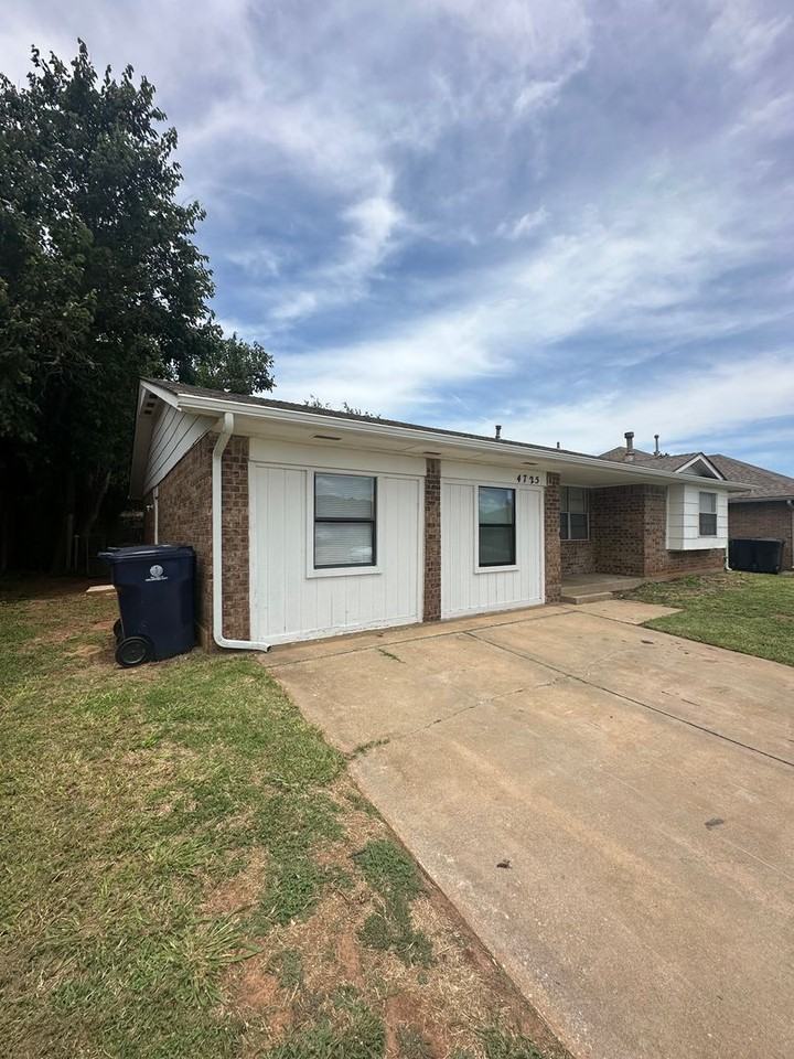 4725 Se 50th St - Photo 4 of 42