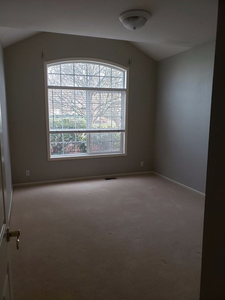 1570 Kingston Way - Photo 6 of 14