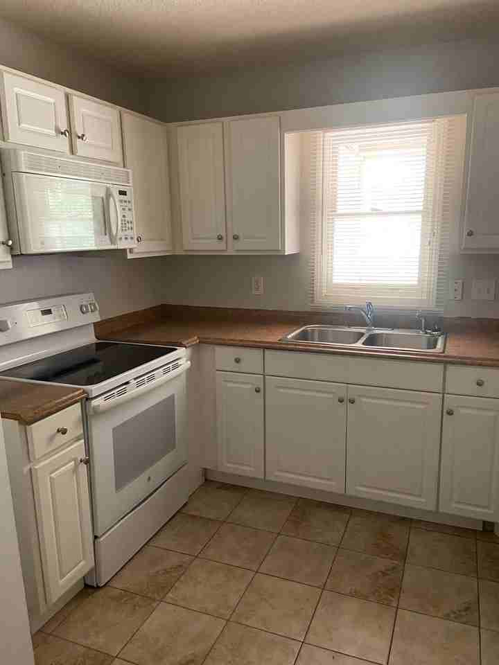 5213 Falling Creek Ln - Photo 4 of 9