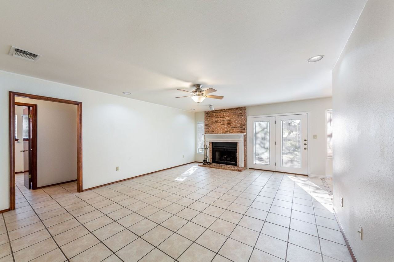 57 Woodcreek Dr - Photo 4 of 35