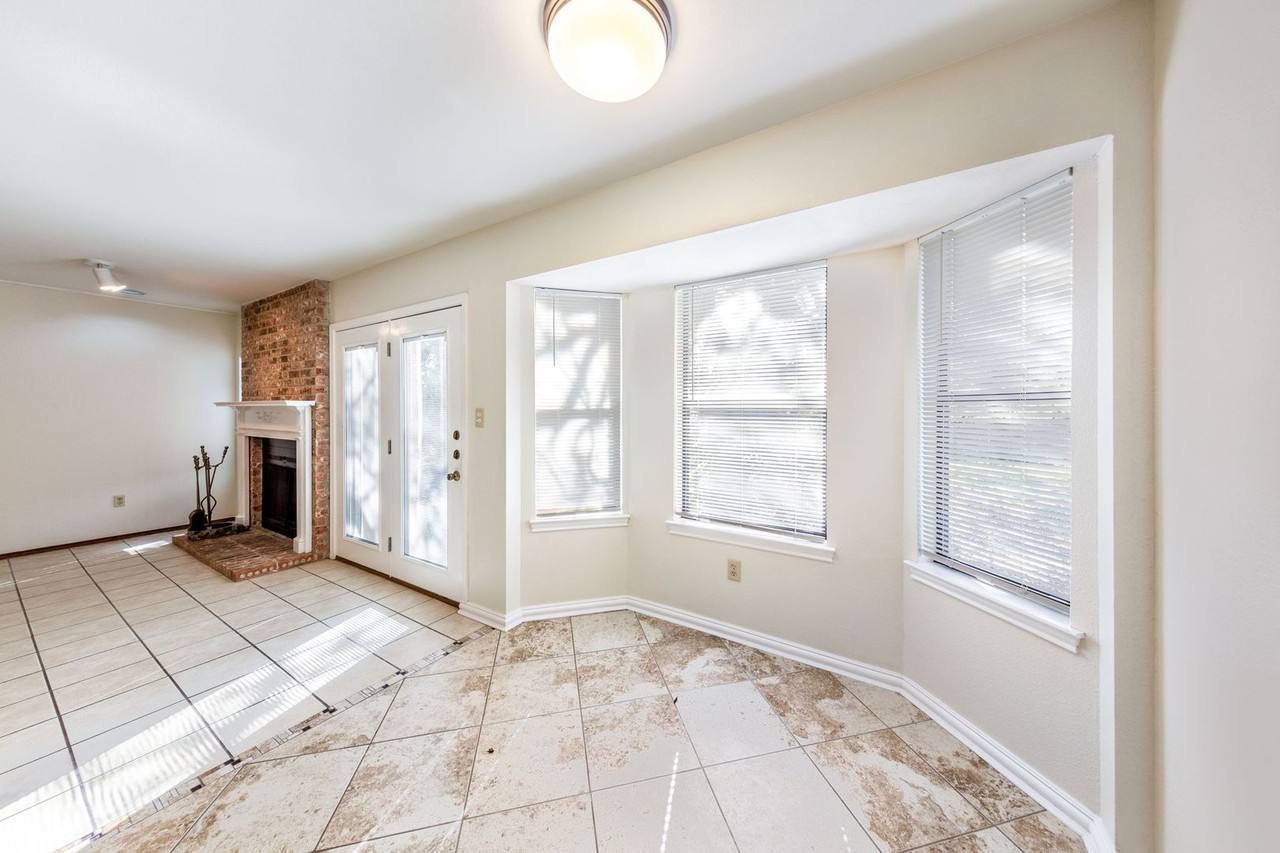 57 Woodcreek Dr - Photo 5 of 35
