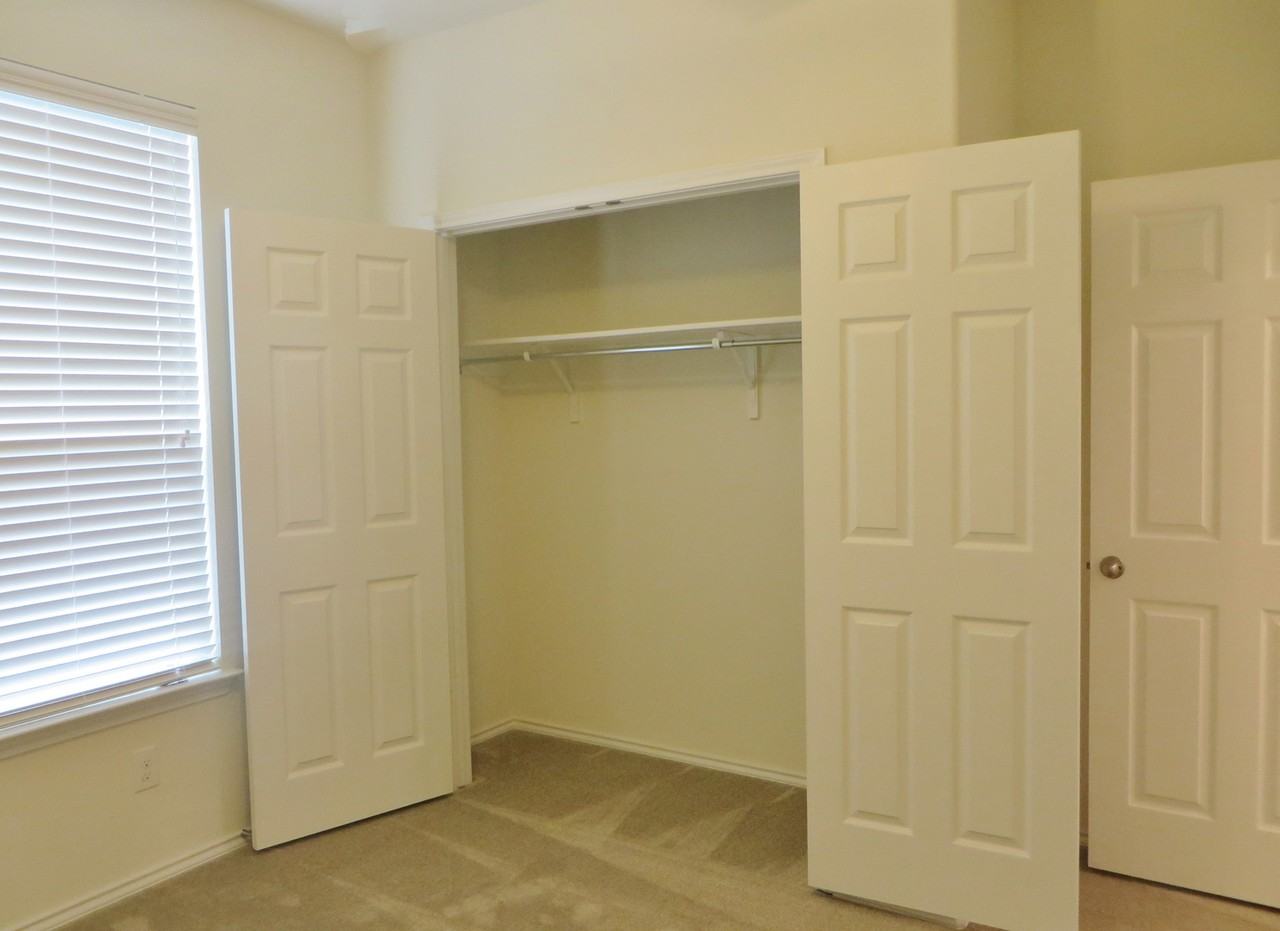 1042 Bowline Dr - Photo 4 of 28