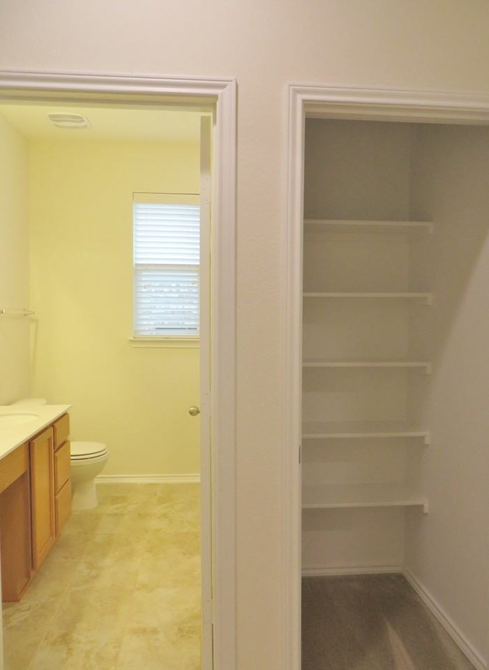 1042 Bowline Dr - Photo 5 of 28