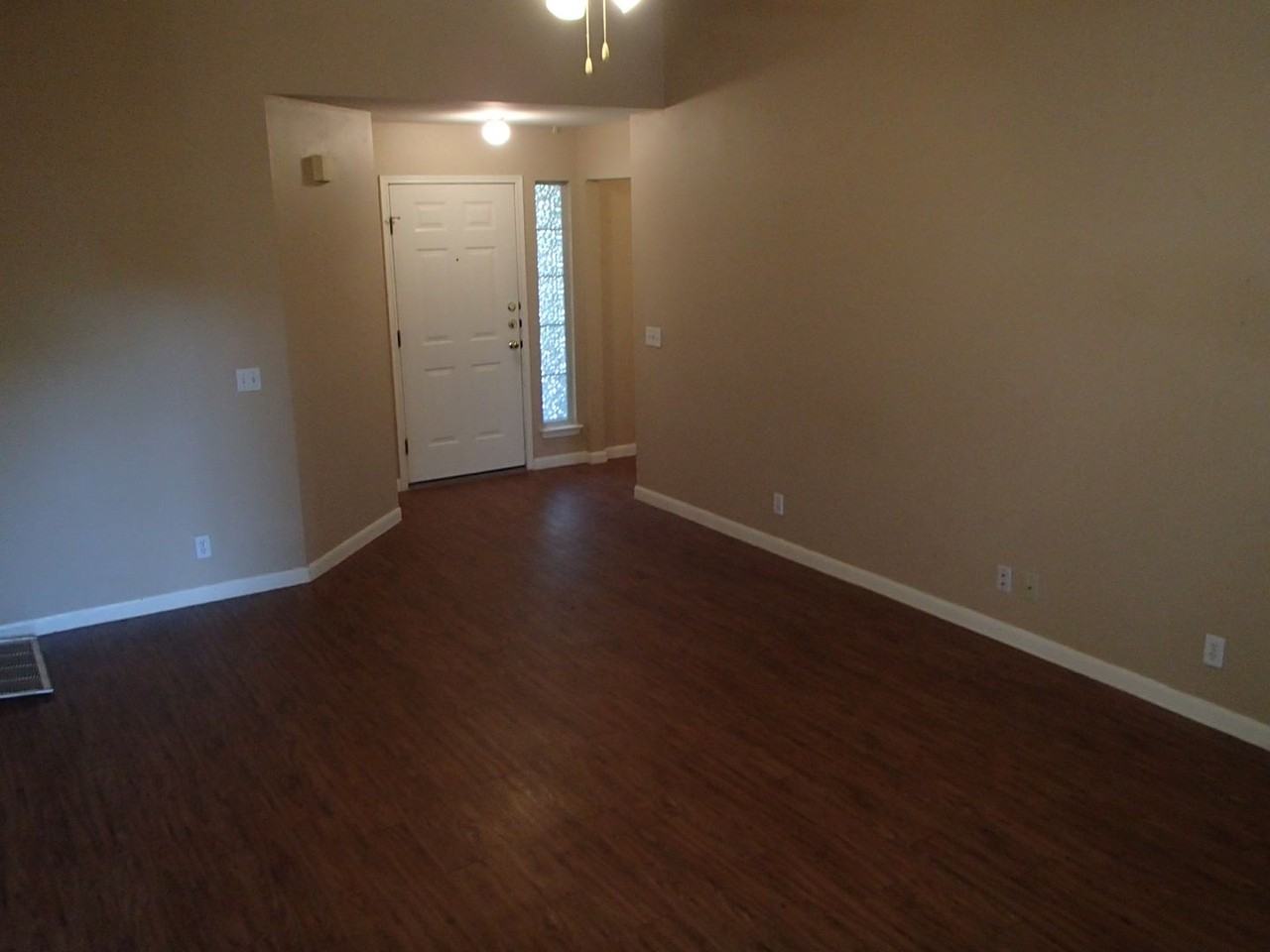 208 Juniper Dr - Photo 2 of 17