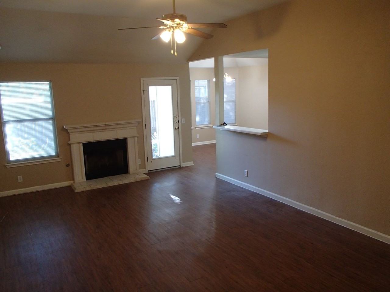 208 Juniper Dr - Photo 3 of 17