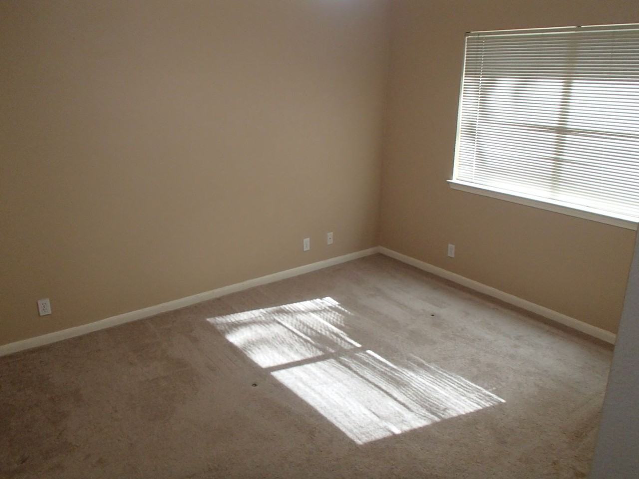 208 Juniper Dr - Photo 7 of 17