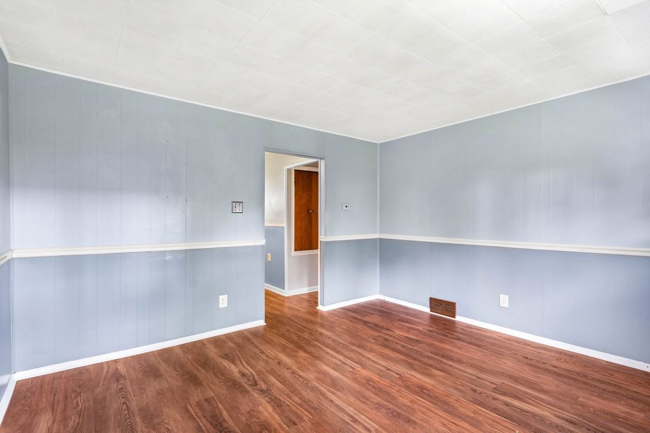 43 Lindsay Rd - Photo 3 of 19
