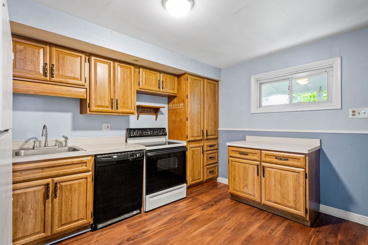 43 Lindsay Rd - Photo 5 of 19