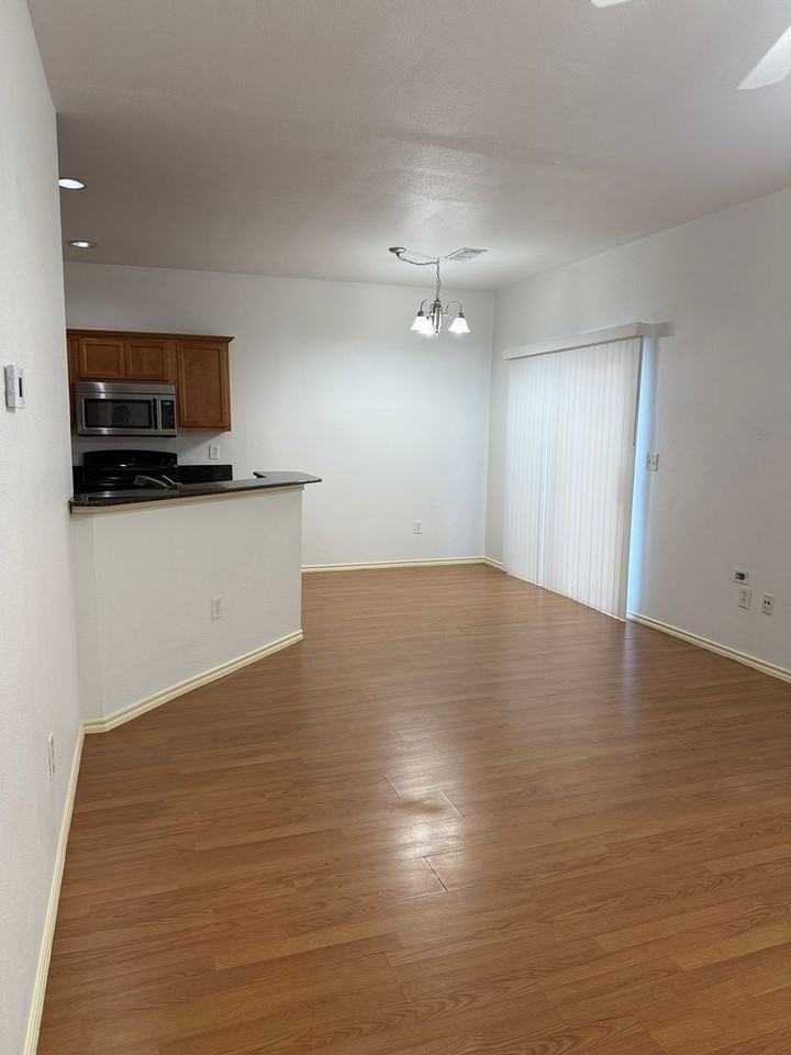2802 Pasadena Ln - Photo 2 of 6