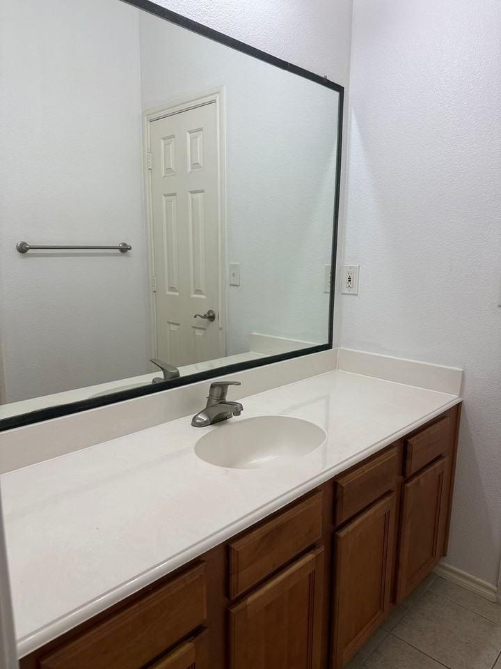 2802 Pasadena Ln - Photo 3 of 6