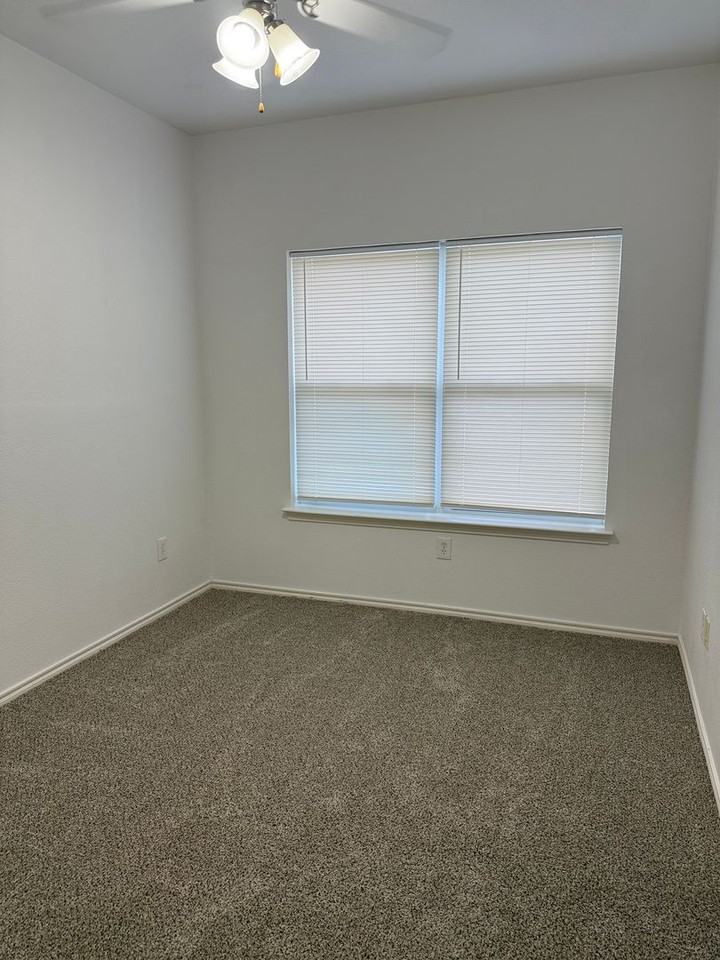 2802 Pasadena Ln - Photo 4 of 6