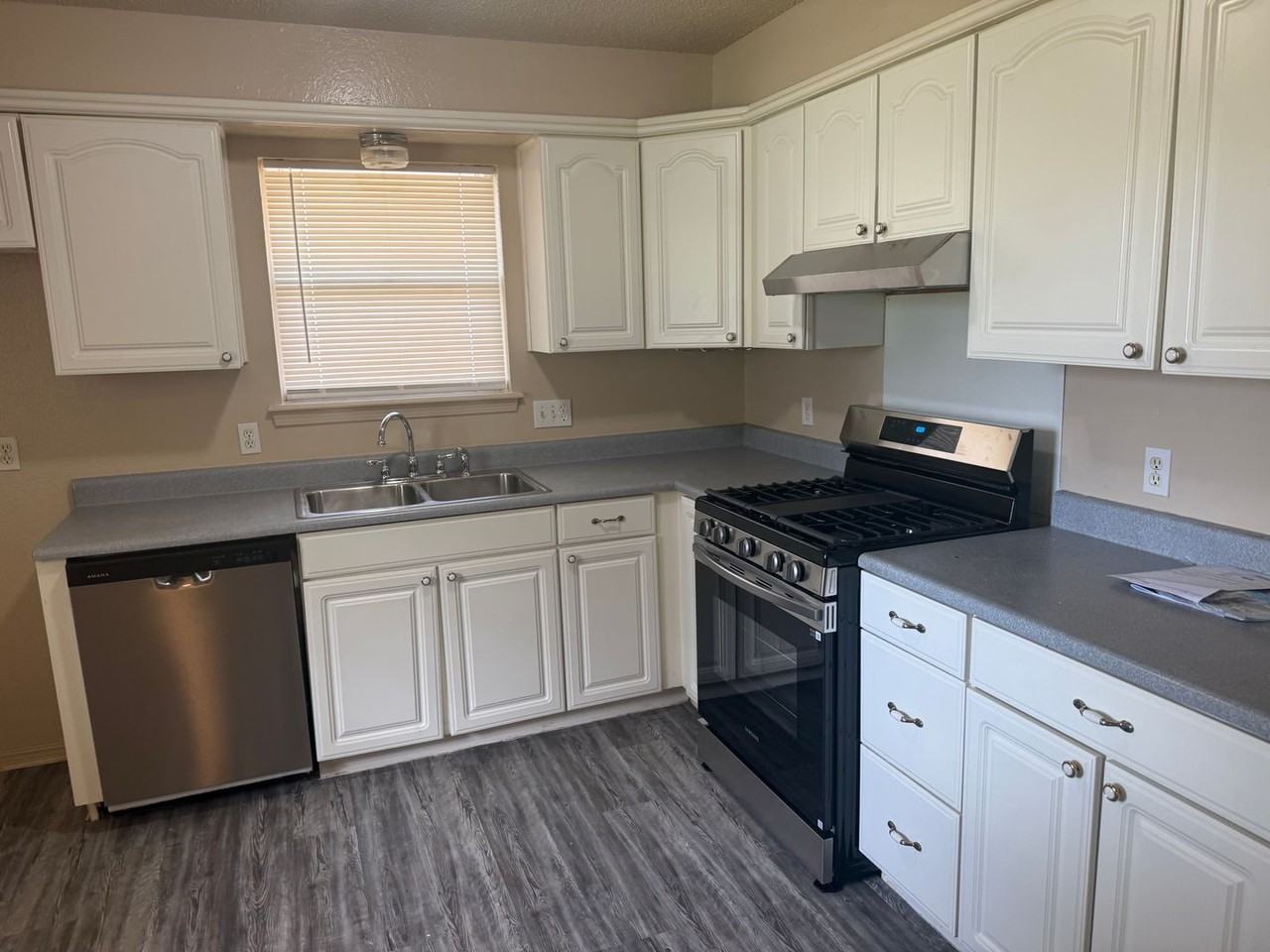 108 Sw 10th St - Photo 2 of 12