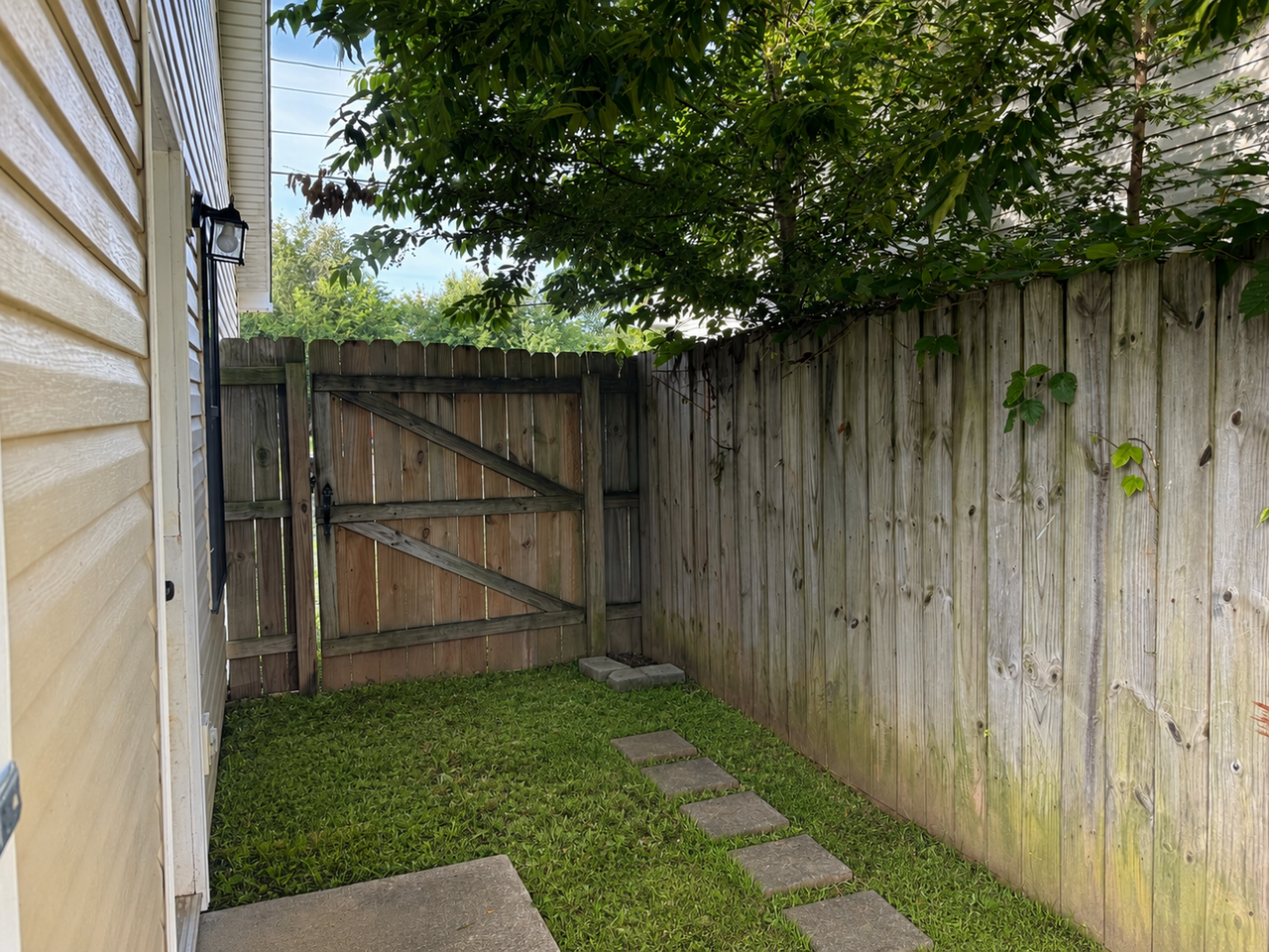 1108 Keith Ave - Photo 2 of 11