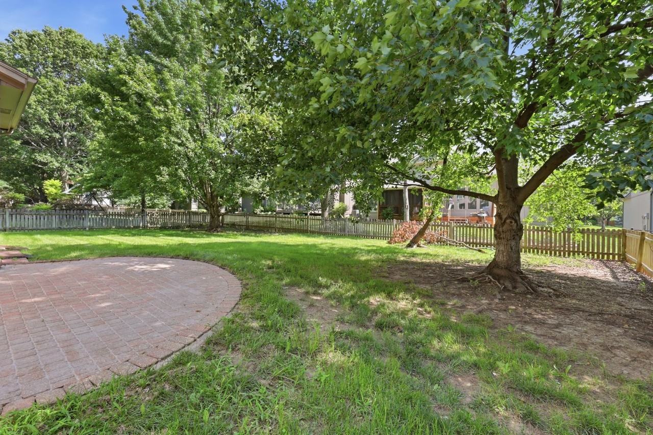 14117 Parkhill Ln - Photo 3 of 48