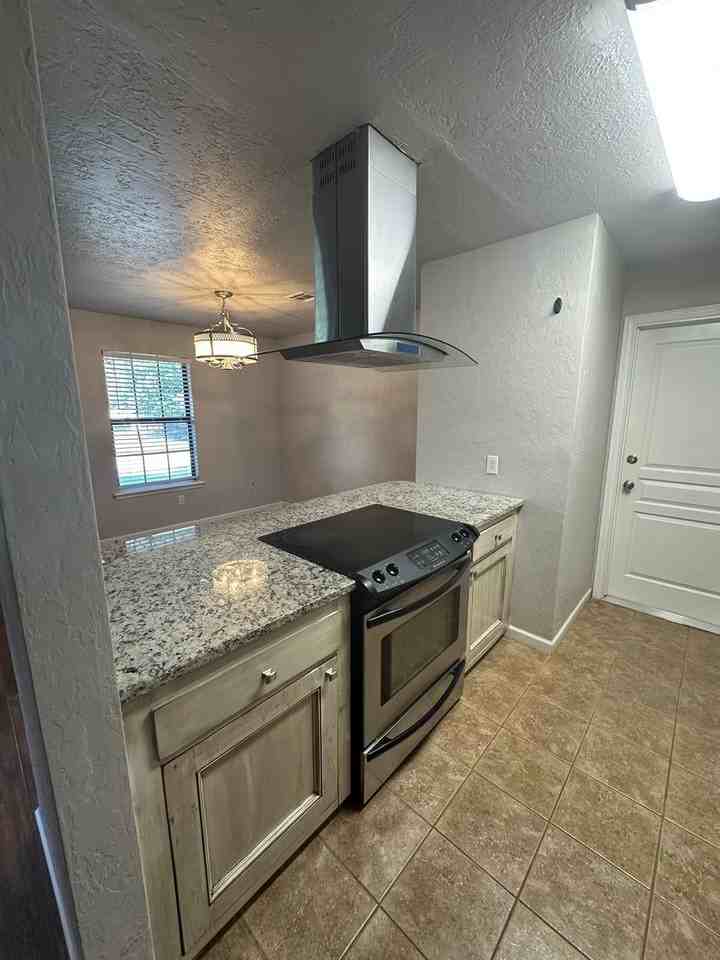 725 Peregrine Dr - Photo 5 of 19