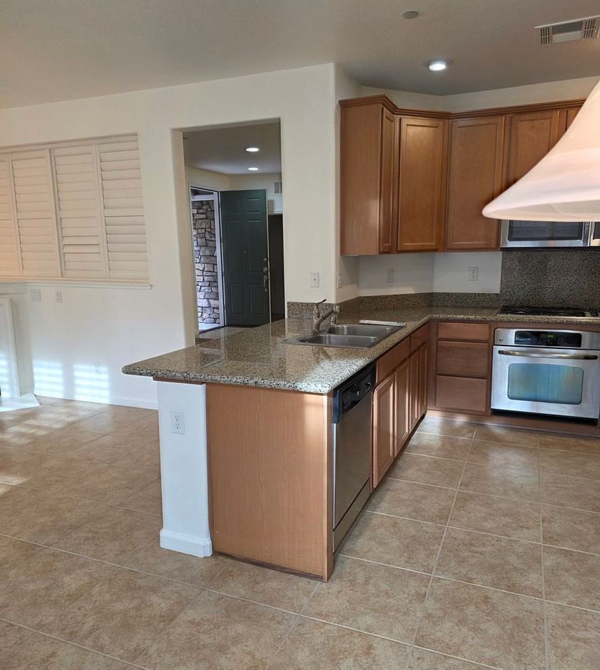 1815 Wind Ranch Rd #B - Photo 7 of 30