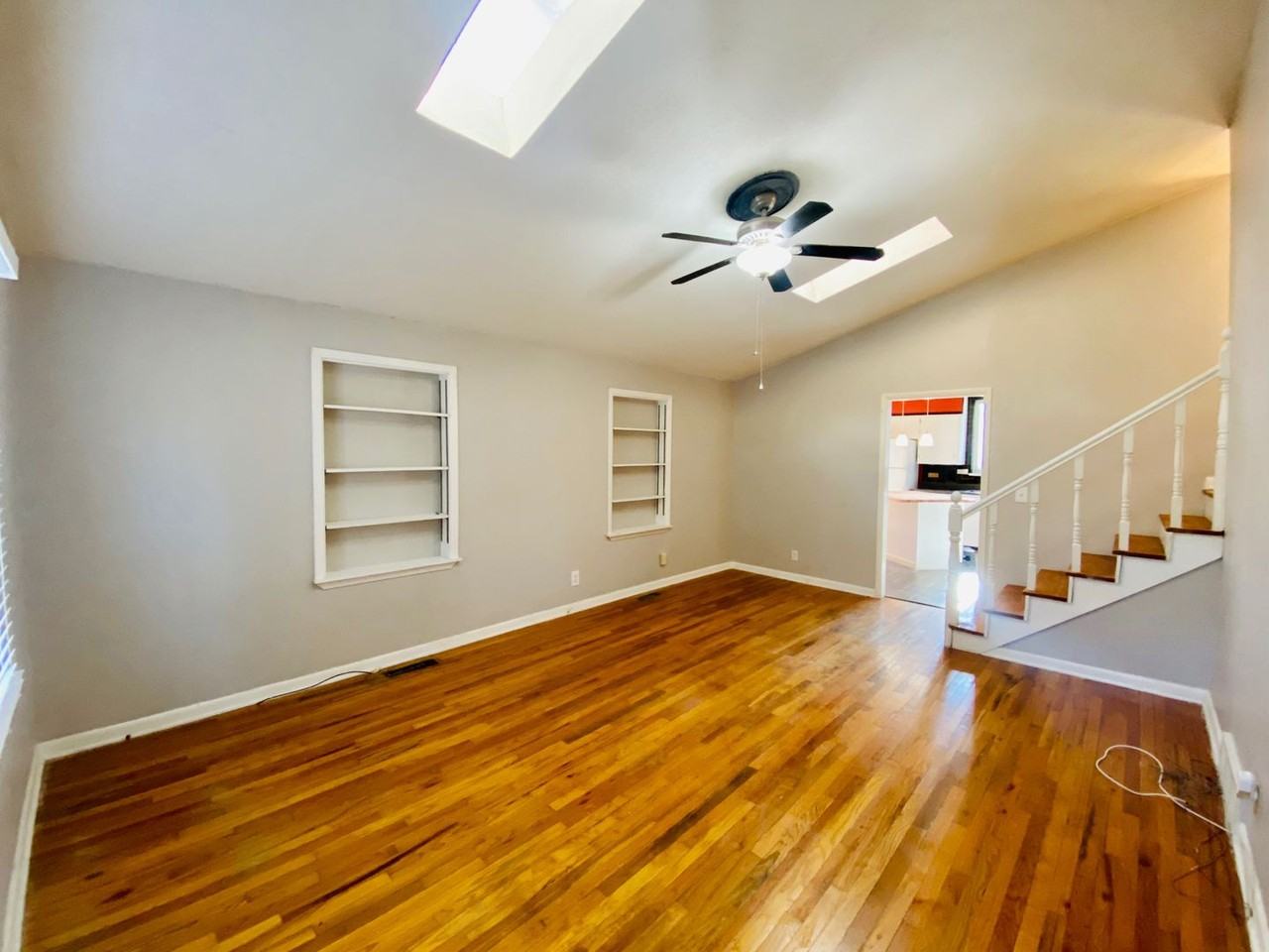 11821 W 67th St - Photo 4 of 31