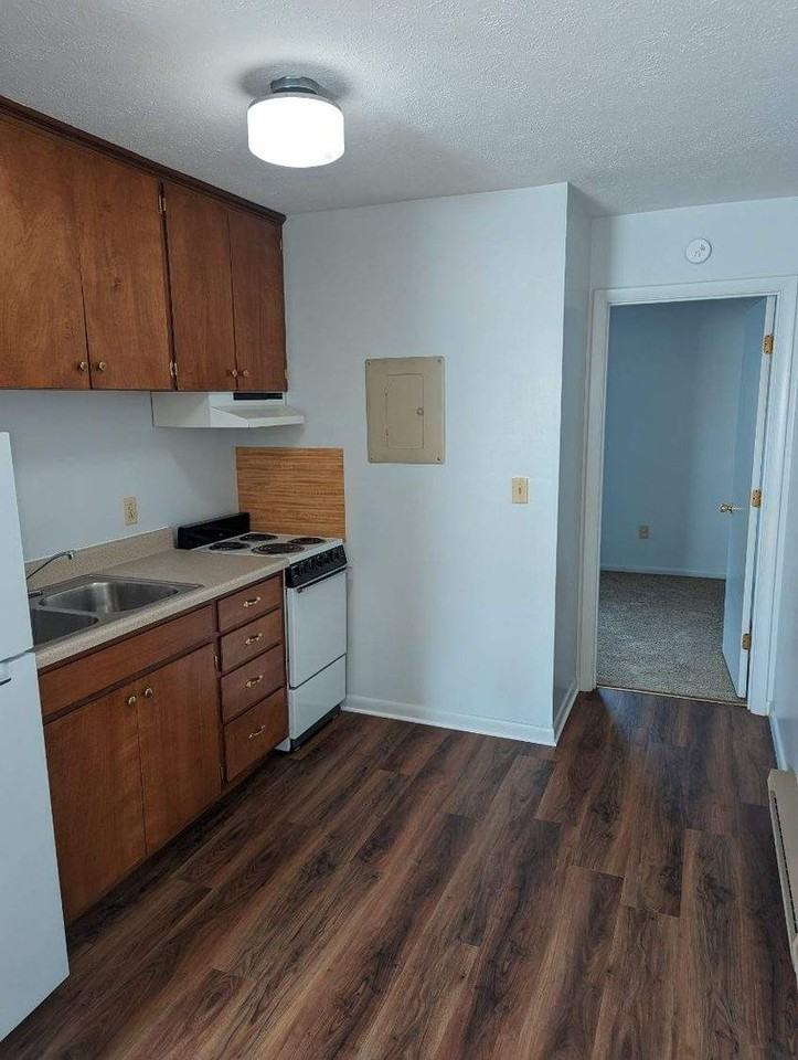 191 Rockingham Dr Apt E - Photo 5 of 8